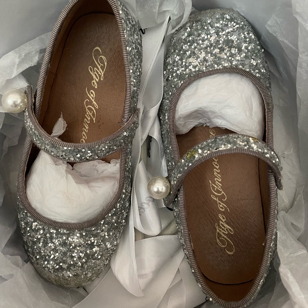 Age of Innocence London silver girls shoes sz 26.